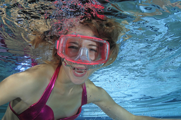 Жіноча Дайвер під водою
 - Фото, зображення