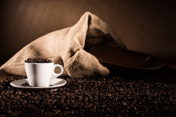 Achtergrond van kopje koffie bonen - Foto, afbeelding