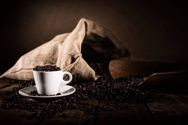 Фон чашки кофе в зернах
 - Фото, изображение