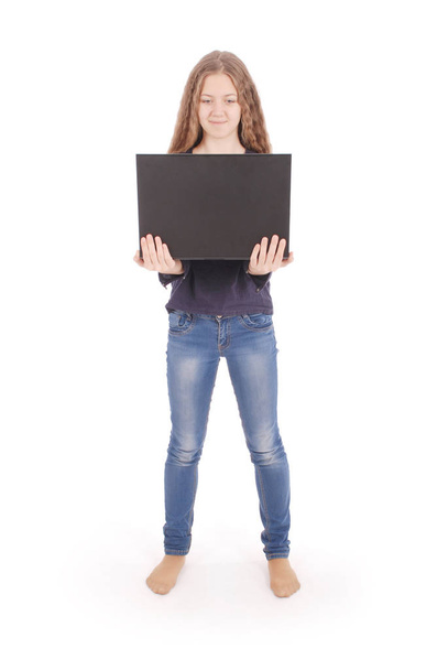 Étudiante souriante adolescente avec ordinateur portable
 - Photo, image