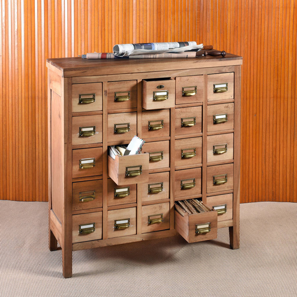 Armoire d'archives en bois pour le stockage
 - Photo, image