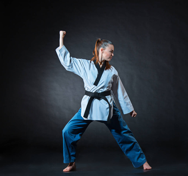 The karate girl with black belt - Foto, Bild