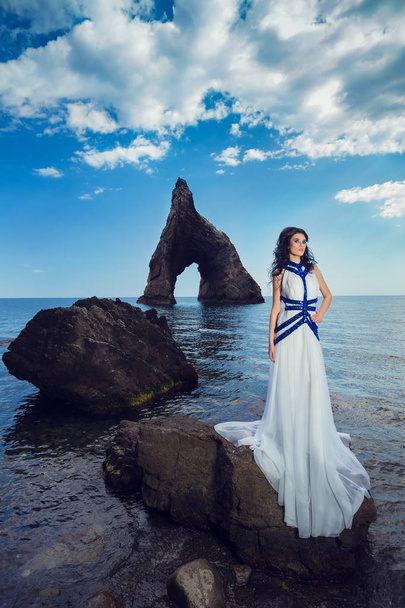 woman posing on background of sea  - Φωτογραφία, εικόνα