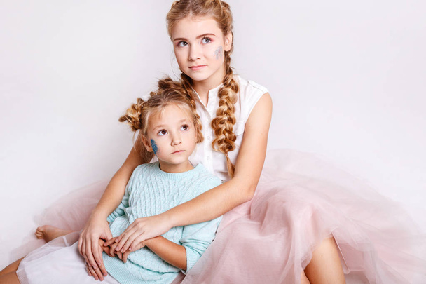 sisters posing in pastel dresses - Foto, immagini