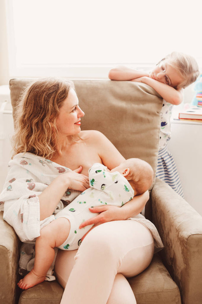 mother breastfeeding newborn baby - 写真・画像