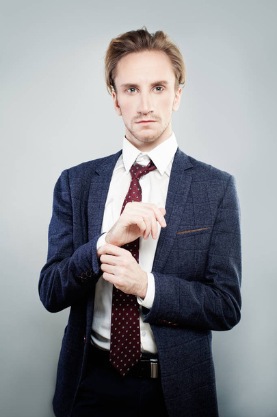 Handsome Man Businessman in Suit - Valokuva, kuva