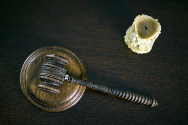 正義のテーマです。法木製小槌の弁護士、正義の概念、法制 - 写真・画像