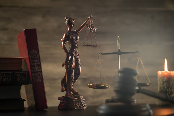 Adalet Tema. Hukuk tahta tokmak avukat, adalet kavramı, hukuk sistemi, Yargıç Hummer - Fotoğraf, Görsel