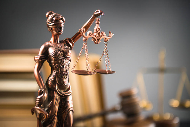 Tema Derecho y Justicia. Abogado de mazo de madera, concepto de justicia, sistema legal, Hummer of Judge
 - Foto, imagen