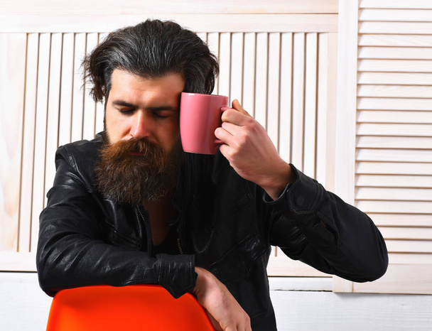 Brutal caucasian hipster holding cup or mug - Zdjęcie, obraz
