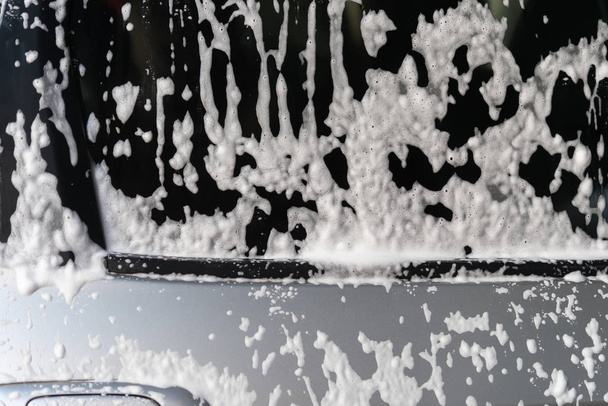 washing a car with soapy water - Valokuva, kuva