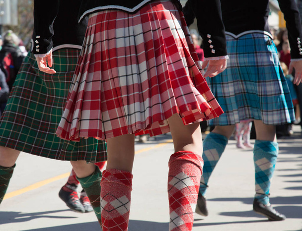 Τα κορίτσια φορούν ιρλανδική φούστες χορού - Φωτογραφία, εικόνα