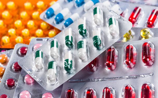 packings of pills and capsules of medicines - Φωτογραφία, εικόνα