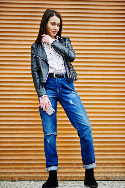 Portrait of stylish young girl wear on leather jacket and ripped - Valokuva, kuva