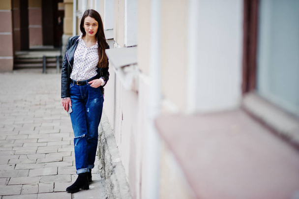 Portrait of stylish young girl wear on leather jacket and ripped - Fotografie, Obrázek