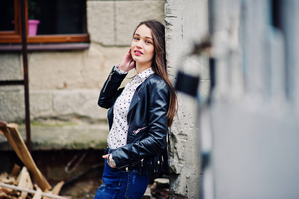 Portrait of stylish young girl wear on leather jacket and ripped - Foto, immagini
