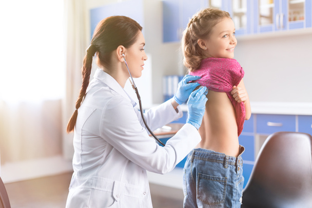 Little girl visiting doctor - Photo, Image