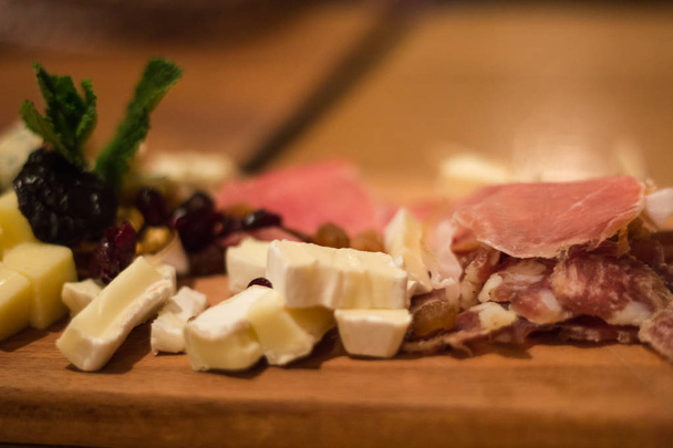 Cheese and meat plate for meat - Zdjęcie, obraz