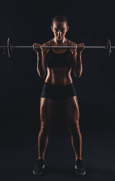 young woman training at the gym - Фото, зображення