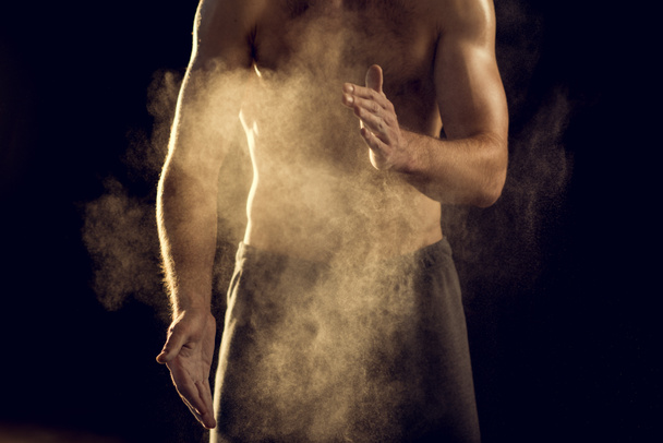 αθλητής με κιμωλία σε σκόνη - Φωτογραφία, εικόνα