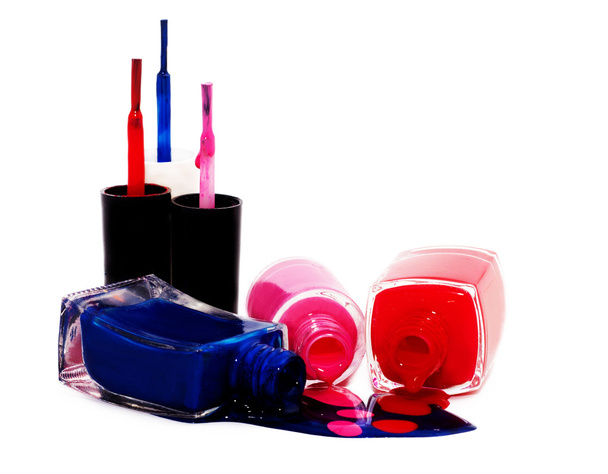 Esmalte de uñas rojo rosa y azul aislado en blanco
 - Foto, Imagen