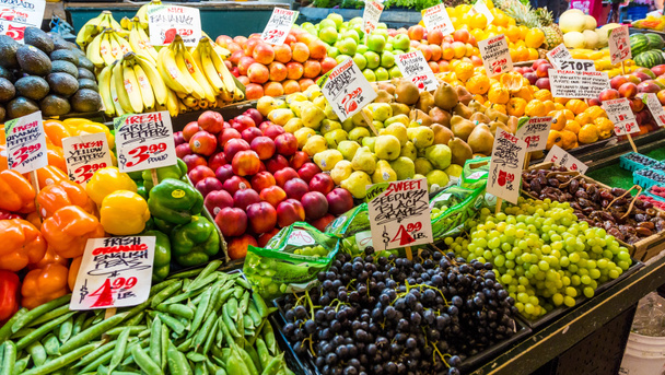 Genel bir pazarda renkli meyve - Fotoğraf, Görsel