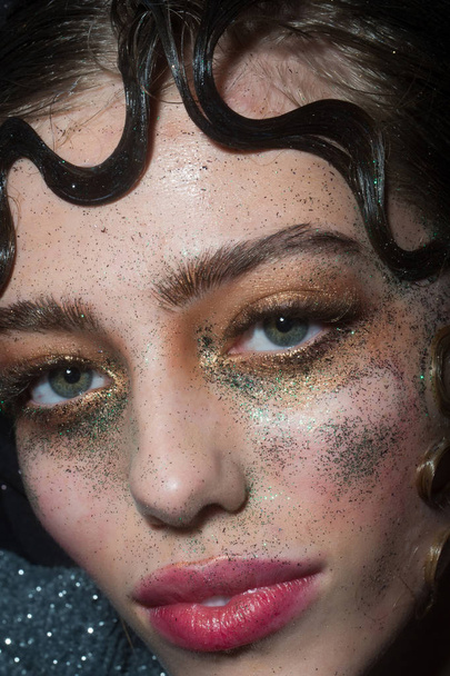 Pretty fashion girl with holiday glitter makeup - Fotografie, Obrázek