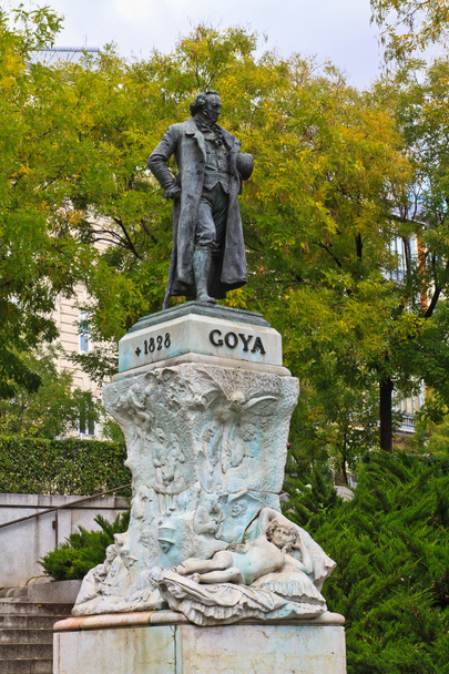Estatua de Goya fuera del Museo del Prado, Madrid
 - Foto, Imagen