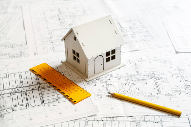 Model domu nad plány a architekt nástroje - Fotografie, Obrázek