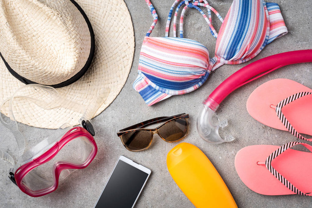 Summer background with woman's beach accessories - Foto, afbeelding