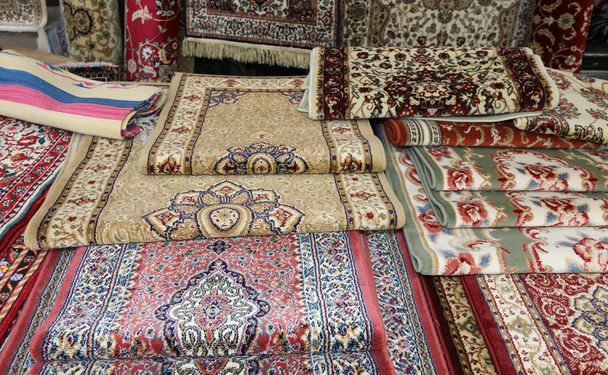 carpets for sale in the ethnic market stall - Zdjęcie, obraz