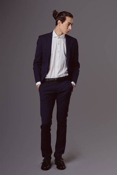 Business fashion man wearing blue suit with white shirt - Φωτογραφία, εικόνα