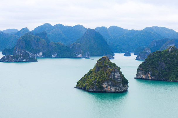 Beautiful view of Halong Bay, Vietnam, UNESCO World Heritage Site, scenic view of islands, Southeast Asia - Zdjęcie, obraz