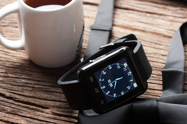 zwarte slimme horloge - Foto, afbeelding