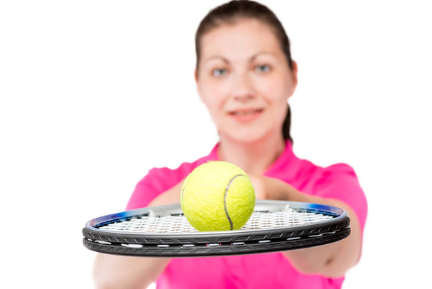 フォーカス クローズ アップでラケットとボール、テニス、装置を持つ少女 - 写真・画像