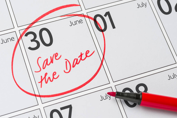 Guardar la fecha escrita en un calendario - 30 de junio - Foto, imagen