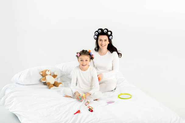 Mother and daughter in curlers  - Foto, Imagem