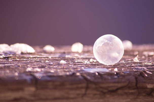  abstrait fond d'hiver avec bulle de savon congelé
 - Photo, image