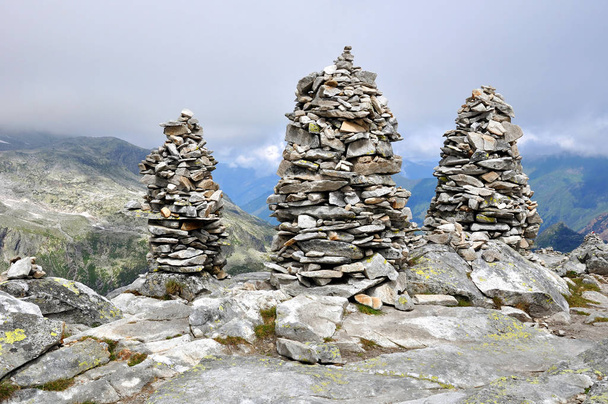 Big stones cairns - Fotoğraf, Görsel