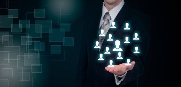 Hand dragen zakenman pictogram netwerk - Hr teamwerk en leiderschap concept. - Foto, afbeelding