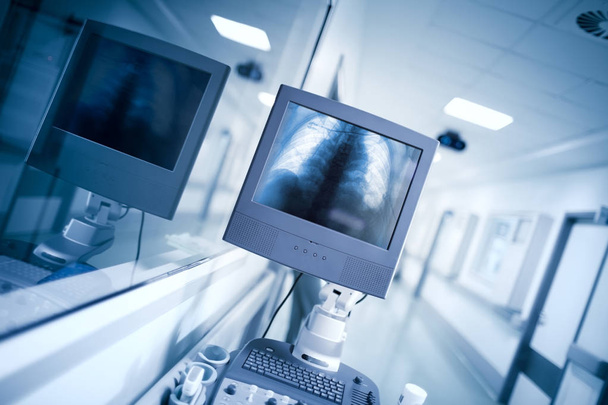 Examination equipment in hospital hall wih an x-ray image - Φωτογραφία, εικόνα