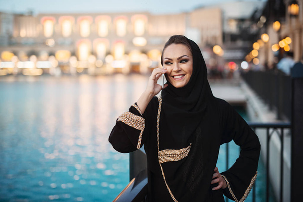 femme musulmane en robe traditionnelle - Photo, image