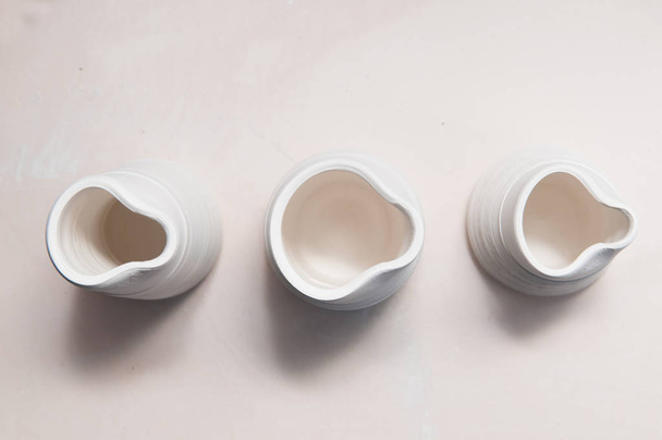 Oggetti in ceramica fatti a mano in officina
 - Foto, immagini