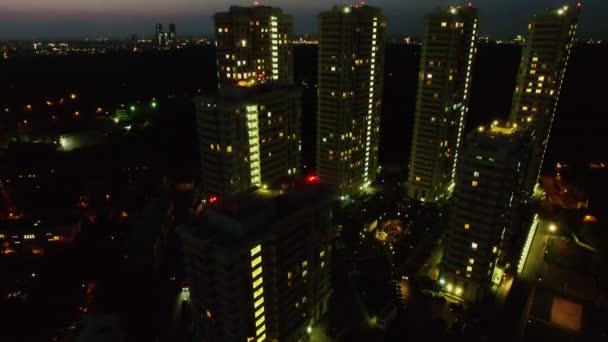 Huis complex op Elk eiland in avond in Moskou - Video