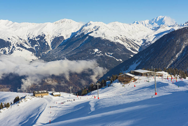 Vue panoramique sur une vallée de montagne alpine
 - Photo, image