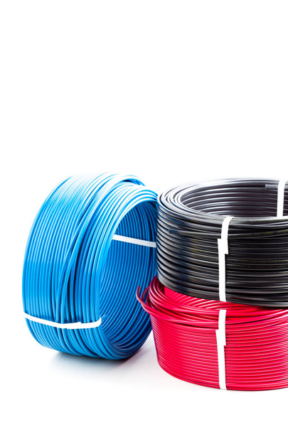 Gekleurde elektrische kabels - Foto, afbeelding