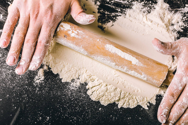 Hands making dough - 写真・画像