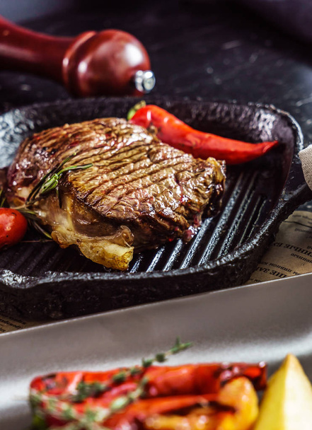Delicious grilled steak - Foto, imagen