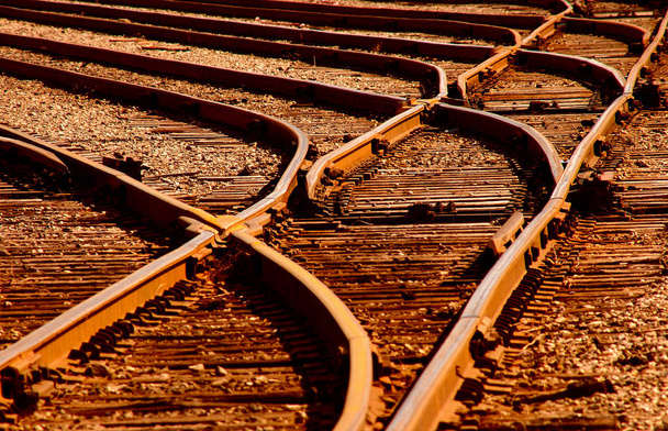 Tory kolejowe na zachód - Zdjęcie, obraz