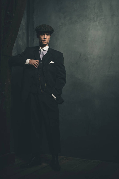 Gangster wearing suit and flat cap. - Valokuva, kuva